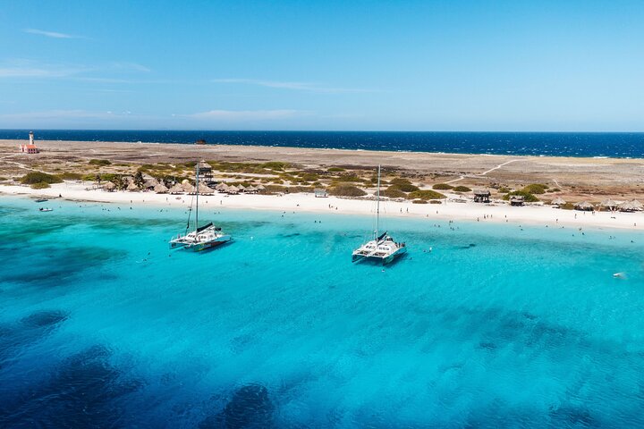 Gita di un giorno all'isola di Klein Curacao con catamarano, snorkeling, spiagge e pranzo BBQ, foto 11 | wizardtrip