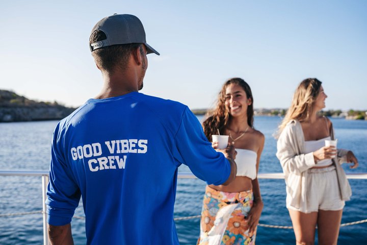 Nyd et solnedgangscruise på Curaçao med drikkevarer og snacks, sejl forbi Willemstad, foto 3 | wizardtrip