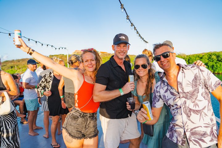 Nyd et solnedgangscruise på Curaçao med drikkevarer og snacks, sejl forbi Willemstad, foto 9 | wizardtrip