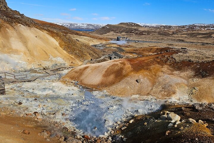 Hike across recent lava fields and explore volcanic landscapes on a guided tour in Iceland, photo 38 | wizardtrip
