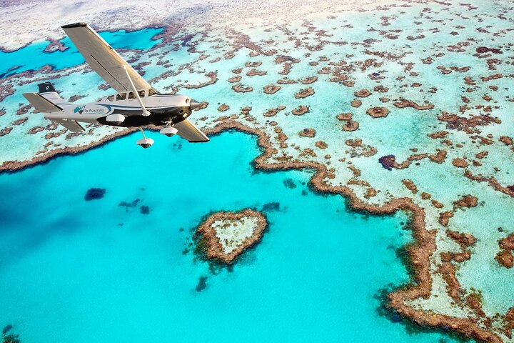 1-timmars flygning över Whitsundayöarna och Heart Reef | wizardtrip
