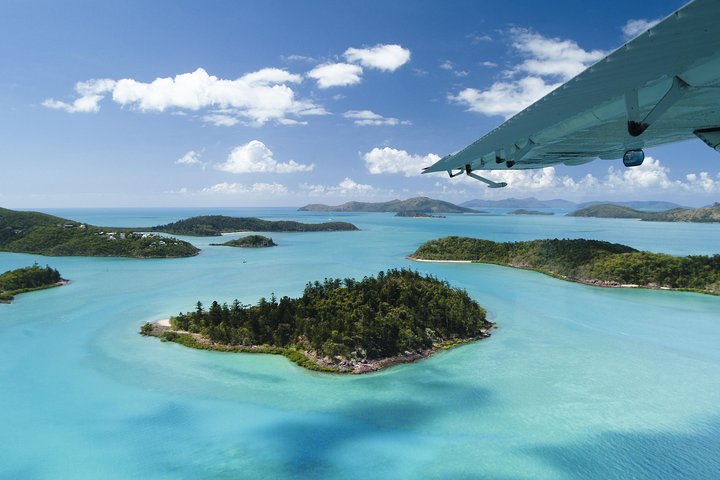 Scenic flight over Whitsunday Islands and Great Barrier Reef, Australia, photo 8 | wizardtrip