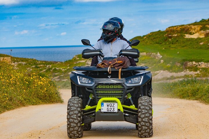 ゴゾ島のクワッドバイクアドベンチャー、海岸線のトレイル、ブルーラグーン、コミノ島の洞窟を探検、写真11 | wizardtrip
