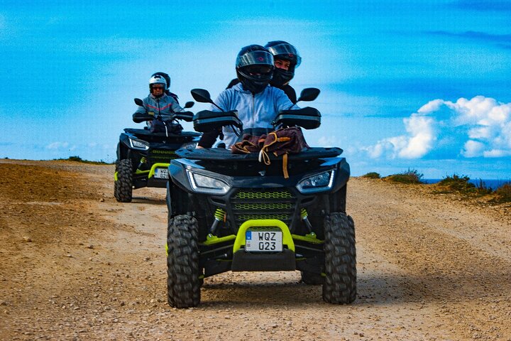 ゴゾ島のクワッドバイクアドベンチャー、海岸線のトレイル、ブルーラグーン、コミノ島の洞窟を探検、写真13 | wizardtrip