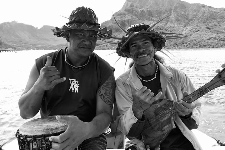 Profitez d'une excursion partagée dans le lagon de Moorea avec snorkeling, nage avec des requins et des raies, et déjeuner sur un motu, photo 8 | wizardtrip