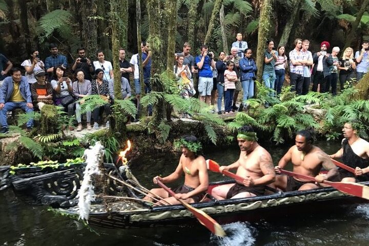 Opplev Rotoruas Mitai Māori Village med kulturelle forestillinger, Hangi-fest og lyssvermer, foto 7 | wizardtrip