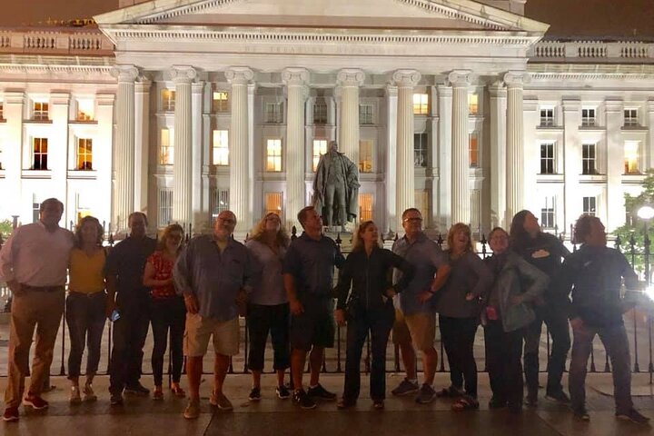 Passeio noturno pelos monumentos do National Mall de Washington DC, incluindo a Casa Branca e o Capitólio, foto 10 | wizardtrip