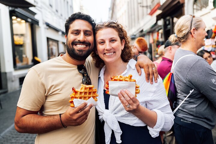 Brussels: Historical Walking Tour with Chocolate & Waffle Tasting | wizardtrip