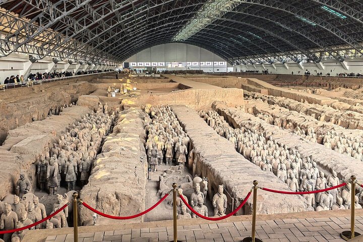 Explorez l'ancienne Armée de Terre Cuite à Xi'an avec une visite guidée, incluant un déjeuner buffet et la prise en charge à l'hôtel, photo 11 | wizardtrip