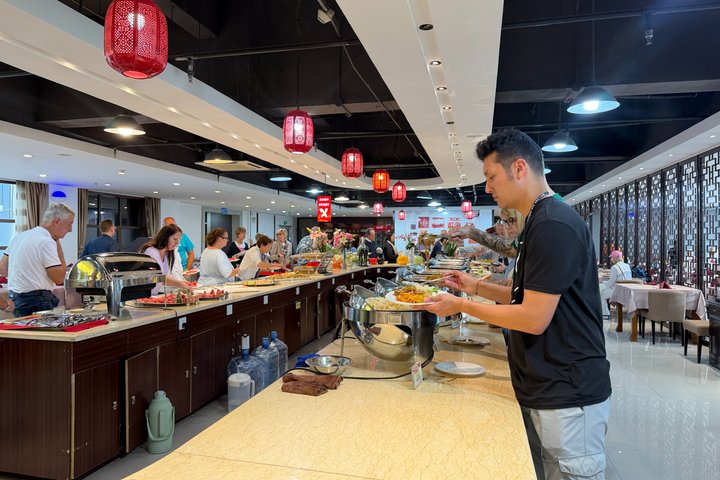 Explorez l'ancienne Armée de Terre Cuite à Xi'an avec une visite guidée, incluant un déjeuner buffet et la prise en charge à l'hôtel, photo 13 | wizardtrip