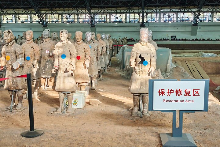 Explorez l'ancienne Armée de Terre Cuite à Xi'an avec une visite guidée, incluant un déjeuner buffet et la prise en charge à l'hôtel, photo 20 | wizardtrip