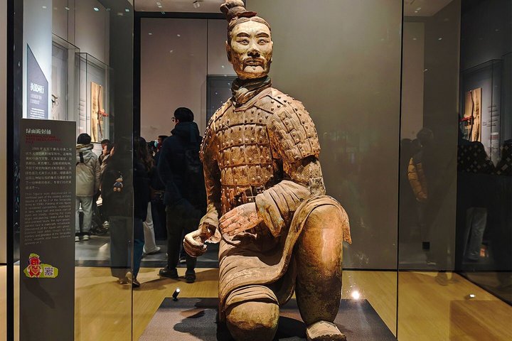 Explorez l'ancienne Armée de Terre Cuite à Xi'an avec une visite guidée, incluant un déjeuner buffet et la prise en charge à l'hôtel, photo 21 | wizardtrip