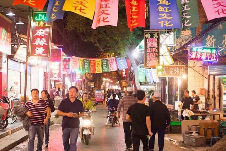 Tour gastronômico noturno em Xi'an de tuktuk, explorando culinária e cultura local, foto 8 | wizardtrip