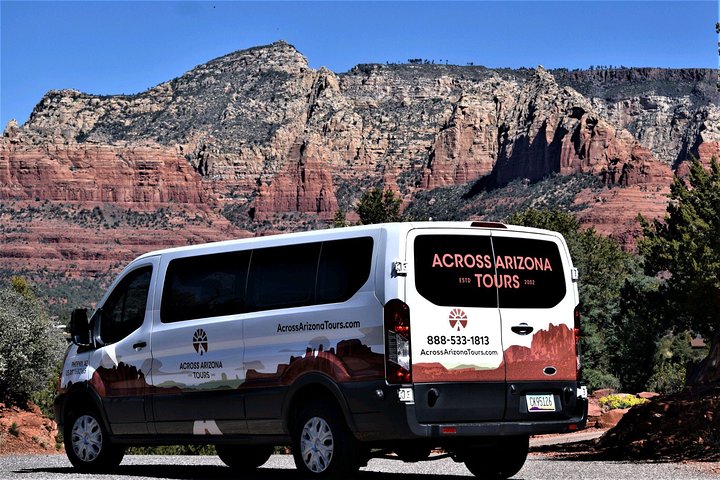 Full-day van tour from Phoenix to the Grand Canyon, Sedona's Red Rocks, and Oak Creek Canyon, photo 7 | wizardtrip
