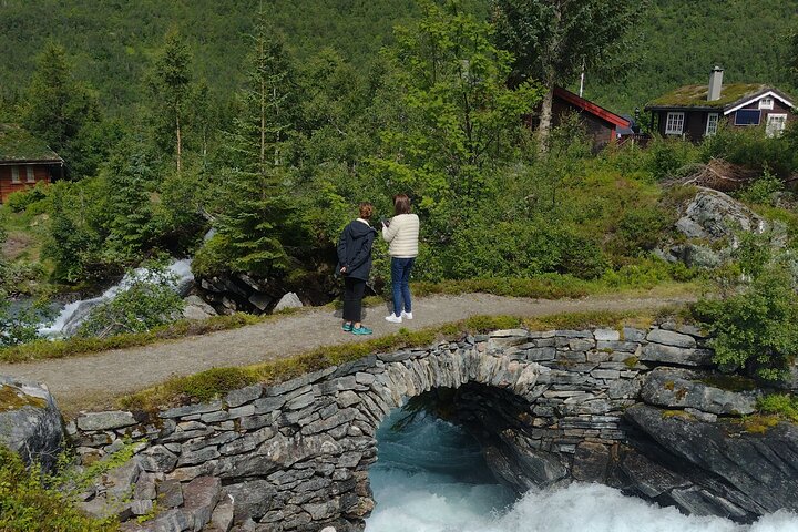 Schilderachtige rit door Trollstigen, Noorwegen, met dramatische landschappen en uitzichtpunten, foto 22 | wizardtrip