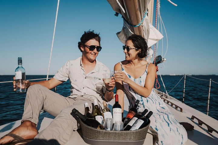 Desfrute de um passeio panorâmico ao pôr do sol em Key West com vinho e aperitivos num veleiro histórico, foto 12 | wizardtrip