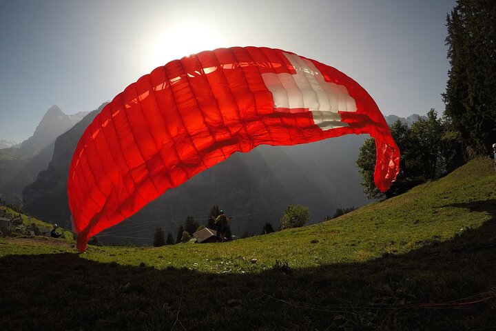 Volo in parapendio biposto sopra la Valle di Lauterbrunnen in Svizzera, foto 8 | wizardtrip