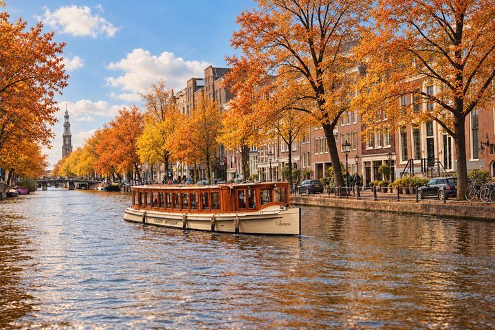Luxury canal cruise in Amsterdam on an electric boat with city views, photo 1 | wizardtrip