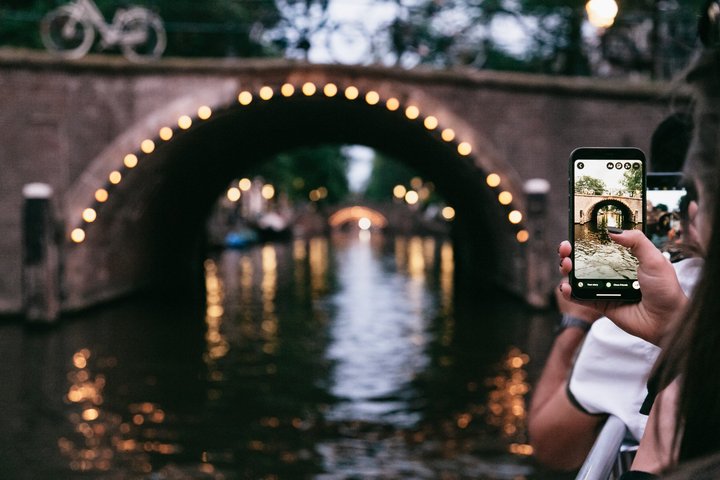 Kvällskryssning på Amsterdams kanaler med upplysta broar och landmärken, foto 11 | wizardtrip