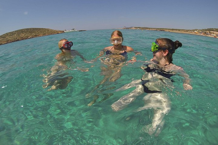 Excursión de snorkel, playa y cuevas en las hermosas bahías de Ibiza con SUP, foto 14 | wizardtrip
