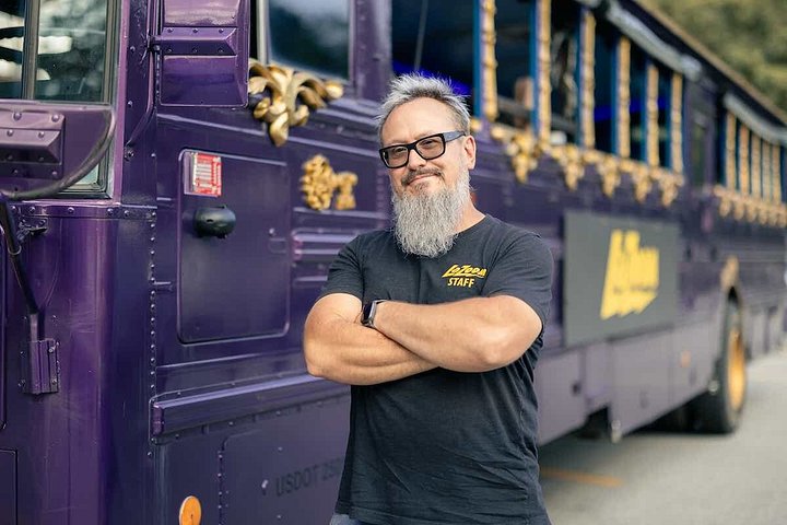 Komedibuss utforskar Ashvilles historiska platser och livliga konstnärsdistrikt, foto 11 | wizardtrip