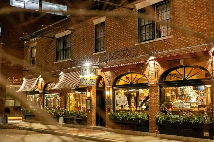 Salem Booze and Brews Haunted Pub Crawl af US Ghost Adventures | wizardtrip