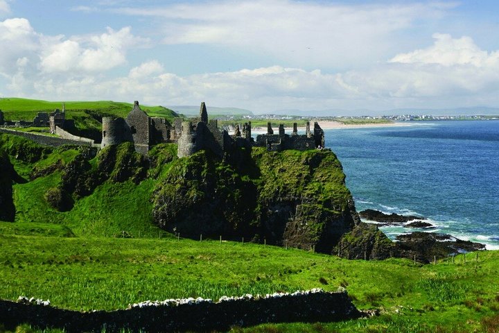 Dublin to Dunluce Castle, Giant's Causeway, Dark Hedges & Belfast | wizardtrip