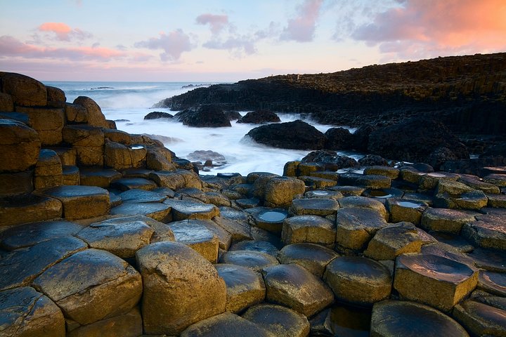 Excursion d'une journée de Dublin aux sites emblématiques de l'Irlande du Nord, y compris la Chaussée des Géants et le château de Dunluce, photo 6 | wizardtrip