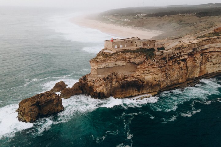 Kleine groepsdagtour vanuit Lissabon naar Fatima, Nazare en Obidos, met religieuze plaatsen, kustuitzichten en middeleeuwse dorpjes, foto 8 | wizardtrip