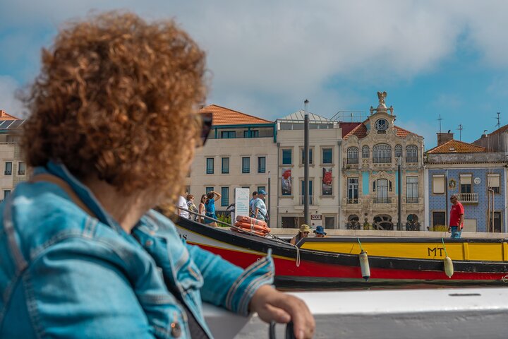 Half-day tour from Porto to Aveiro and Costa Nova, featuring canals, Moliceiro boats, and colorful houses, photo 9 | wizardtrip