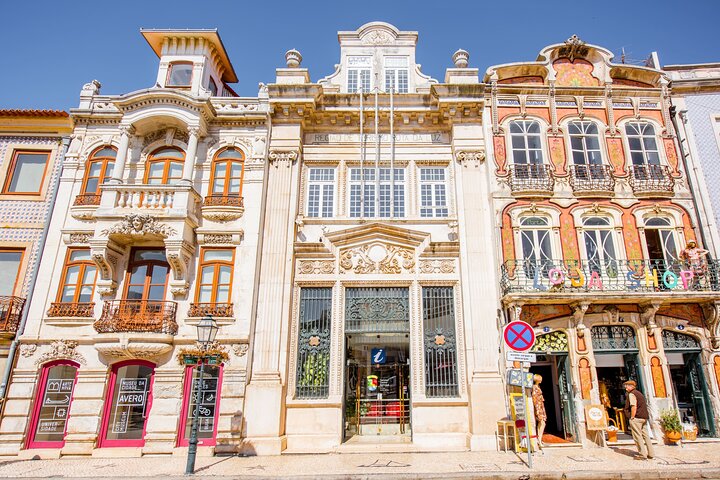 Half-day tour from Porto to Aveiro and Costa Nova, featuring canals, Moliceiro boats, and colorful houses, photo 10 | wizardtrip