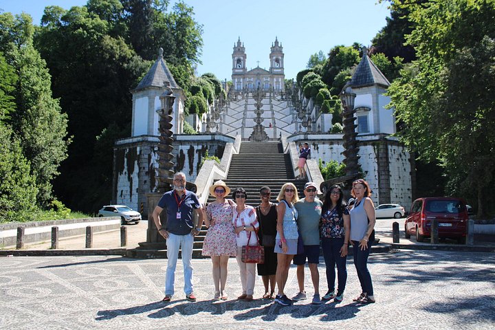 Tour guiado de día completo desde Oporto a Braga y Guimarães, mostrando sitios históricos y paisajes, foto 9 | wizardtrip