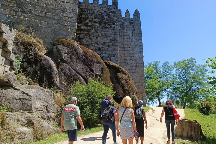 Tour guiado de día completo desde Oporto a Braga y Guimarães, mostrando sitios históricos y paisajes, foto 10 | wizardtrip