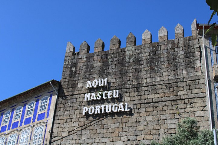 Tour guiado de día completo desde Oporto a Braga y Guimarães, mostrando sitios históricos y paisajes, foto 12 | wizardtrip