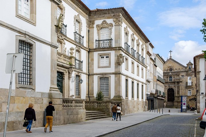 Tour guiado de día completo desde Oporto a Braga y Guimarães, mostrando sitios históricos y paisajes, foto 14 | wizardtrip