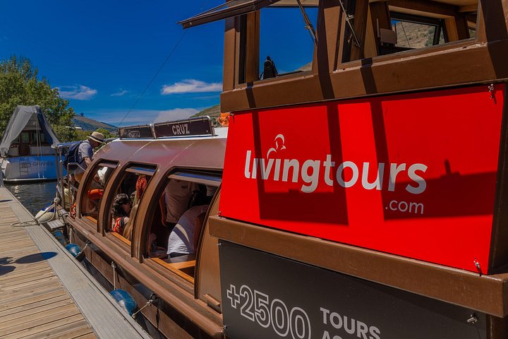 Scenic Douro Valley tour from Porto featuring vineyards, river cruise, wine tasting, and historical sites, photo 22 | wizardtrip