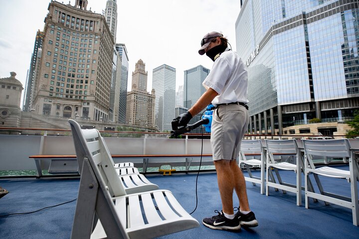 Passeio de barco arquitetônico pelo Rio Chicago mostrando edifícios icônicos e a paisagem urbana, foto 9 | wizardtrip