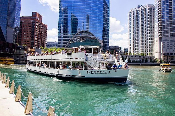 Chicago Lake and River Architecture Tour | wizardtrip