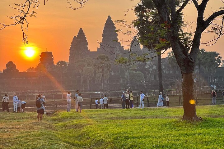 Lever ou coucher de soleil à Angkor Wat : visites en petit groupe avec guide | wizardtrip