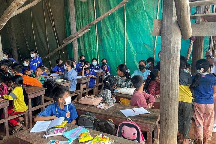 Explore the unique stilt houses and vibrant life of Kampong Phluk floating village on Tonle Sap Lake, Siem Reap, photo 7 | wizardtrip