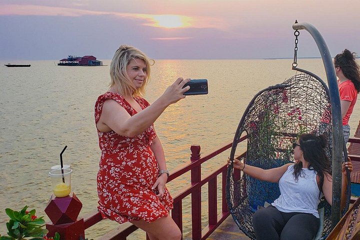 Explore the unique stilt houses and vibrant life of Kampong Phluk floating village on Tonle Sap Lake, Siem Reap, photo 9 | wizardtrip
