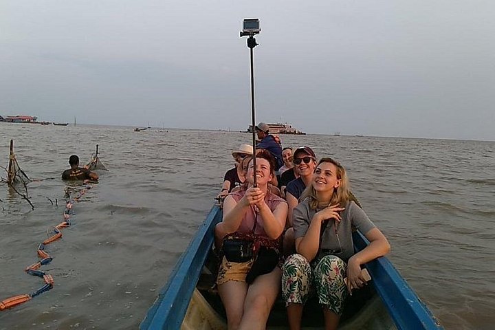 Explore the unique stilt houses and vibrant life of Kampong Phluk floating village on Tonle Sap Lake, Siem Reap, photo 10 | wizardtrip