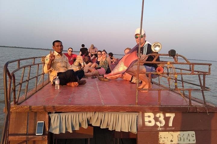 Explore the unique stilt houses and vibrant life of Kampong Phluk floating village on Tonle Sap Lake, Siem Reap, photo 11 | wizardtrip