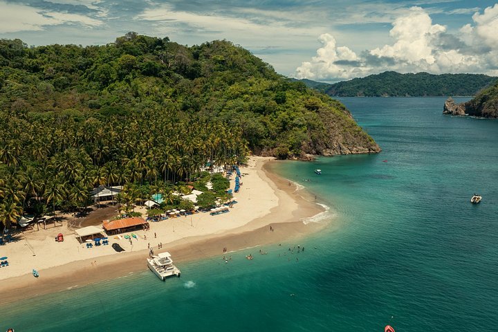 Disfruta de una excursión de un día a Isla Tortuga desde Costa Rica con crucero en catamarán, deportes acuáticos y almuerzo, foto 11 | wizardtrip