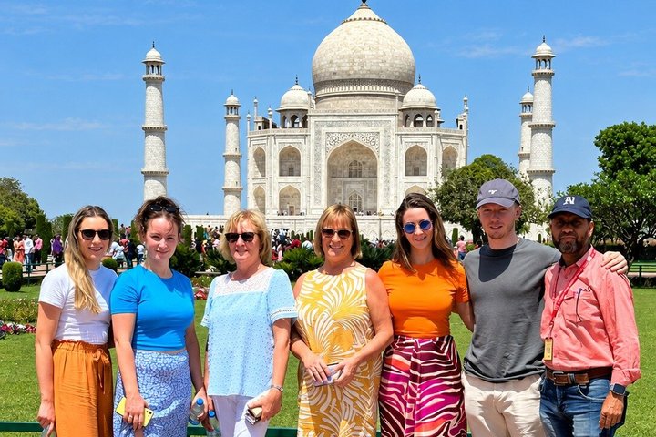 Excursion d'une journée tout compris au Taj Mahal, au Fort d'Agra et au Baby Taj au départ de Delhi en voiture | wizardtrip