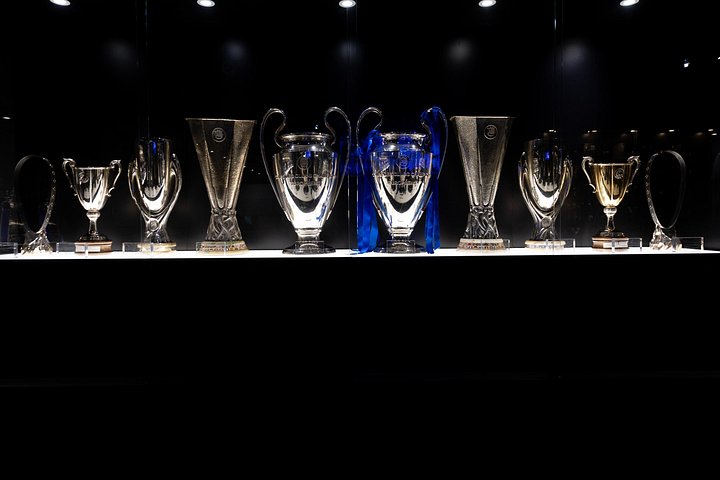Explore Stamford Bridge stadium and museum, home of Chelsea FC, on a guided tour in London, photo 7 | wizardtrip