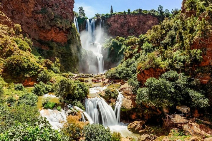 Marrakech : Cascades d'Ouzoud, Randonnée Guidée, Balade en Bateau et Déjeuner | wizardtrip