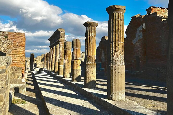 Pompeii 2-Hour Small-Group Tour with Expert Archaeologist | wizardtrip
