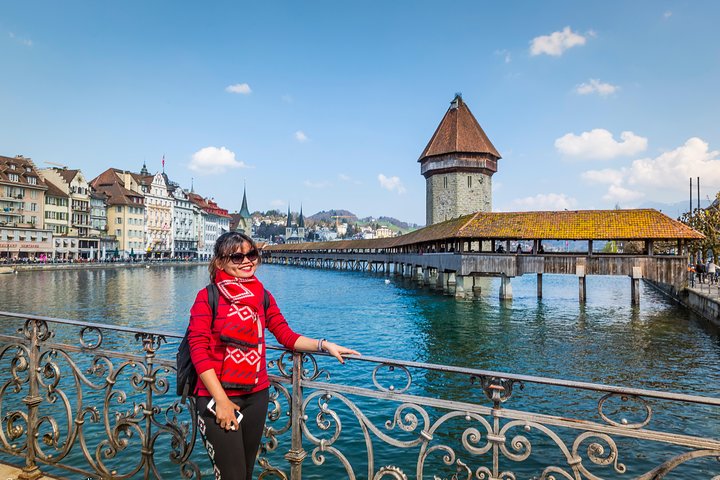 Naturskjønn spasertur og båttur i Luzern, Sveits, med historiske broer, innsjøer og fjell, foto 6 | wizardtrip