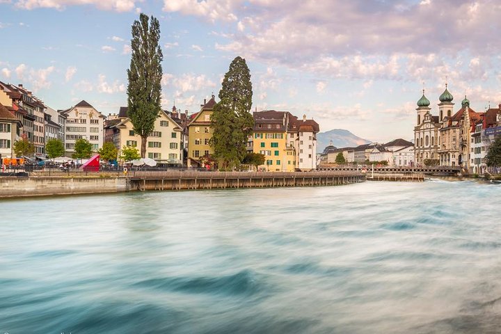 Naturskjønn spasertur og båttur i Luzern, Sveits, med historiske broer, innsjøer og fjell, foto 10 | wizardtrip